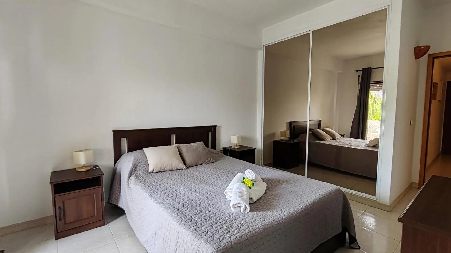 Apartamento 2A Palmeiras Com Piscina - Casas & Papeis Porches  Portugal